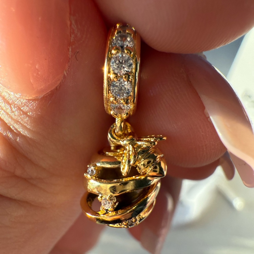 Cute bee with hive Pandora charm gold